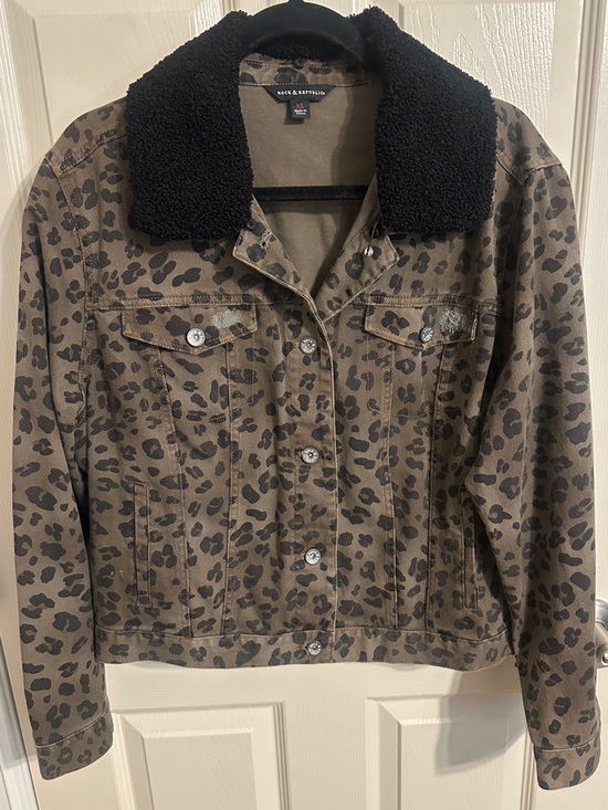 Rock & Republic Jackets & Blazers - Rock & Republic Brown Leopard-Print Jean Jacket w Black Sherpa Collar, Sz XL